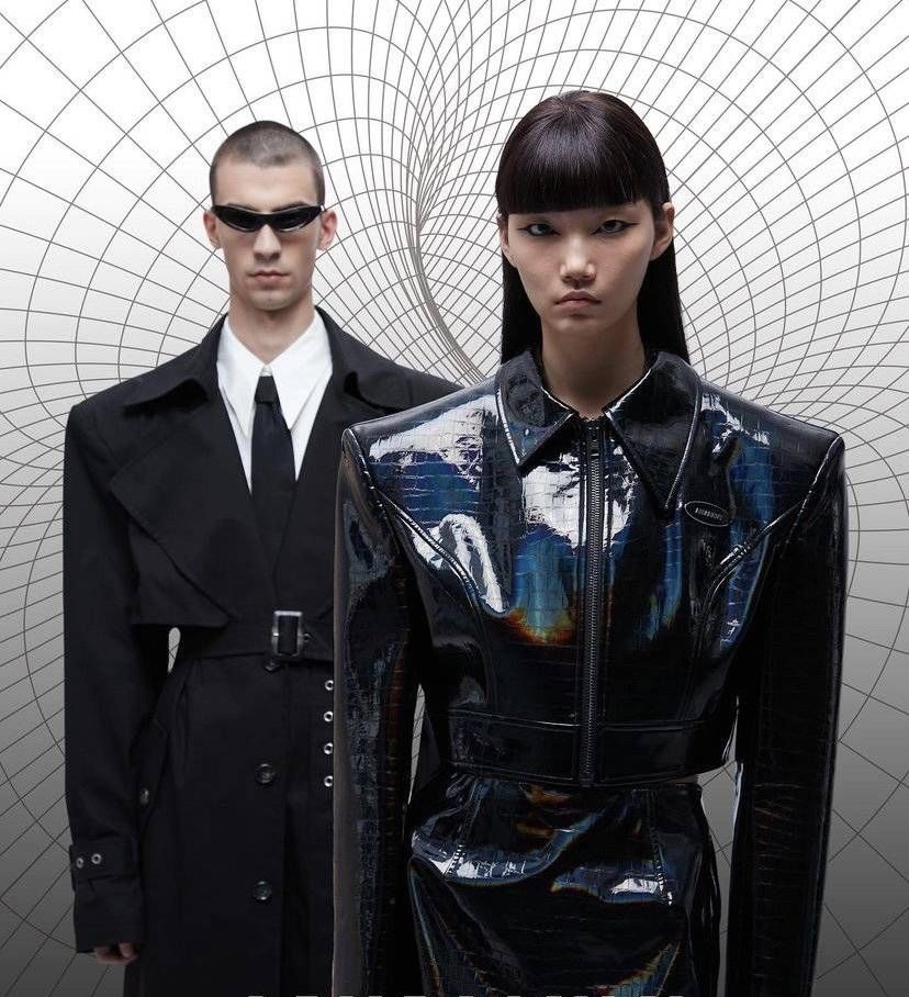 巴黎世家 购时髦：奢侈品大牌也玩赛博朋克？｜封面天天见·逛姐出街