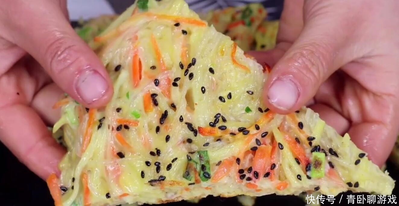 粉丝里打入2个鸡蛋,外酥里嫩又筋道,没想到这么好吃