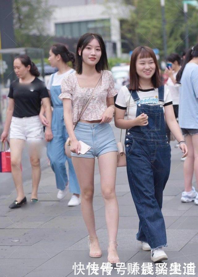 碎花|碎花上衣搭配高腰牛仔裤,修身时尚,青春靓丽