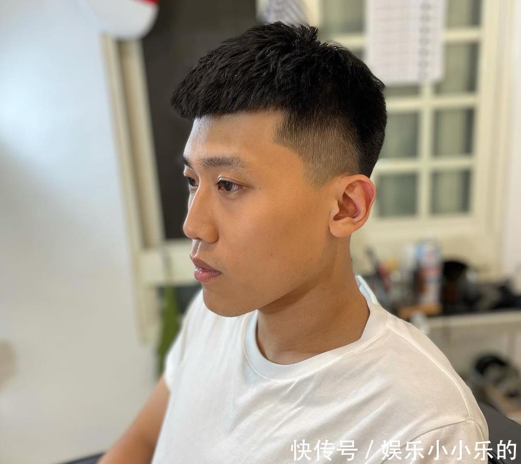 发量|40岁男人别剪“显老”的发型,这三款造型不挑脸型,成熟又帅气