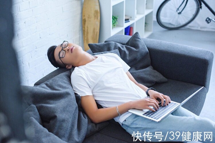 王建涛|50岁男子，深夜脑梗瘫痪！提醒：中老年人晚饭后，要少做3件事