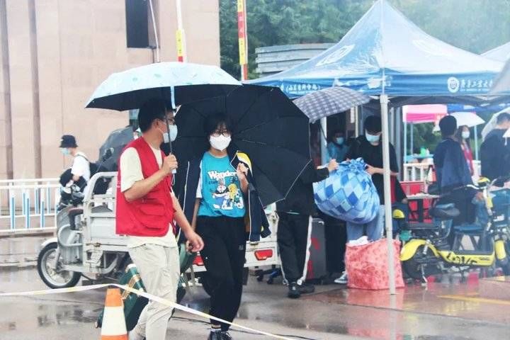 齐鲁工业大学|齐鲁工业大学1900余名省外新生如约而至，7日省内新生报到