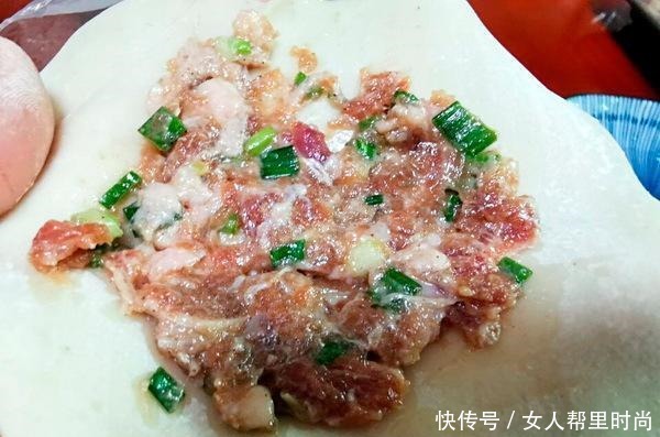 搞定娃儿,一张馄饨皮就够了,鲜甜又多汁,这锅够暖心