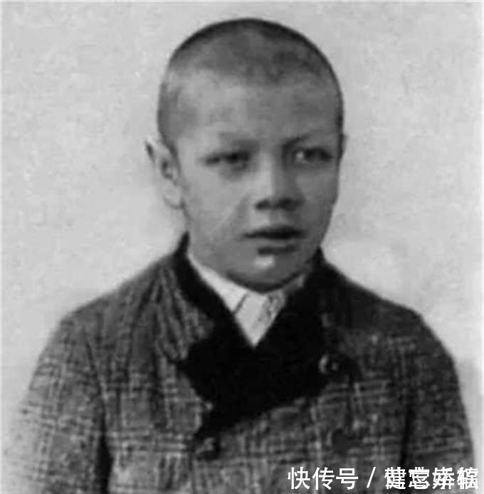 侏儒|雷纳尔:前半生是1米22的侏儒,后半生是2米16的巨人,他经历了啥