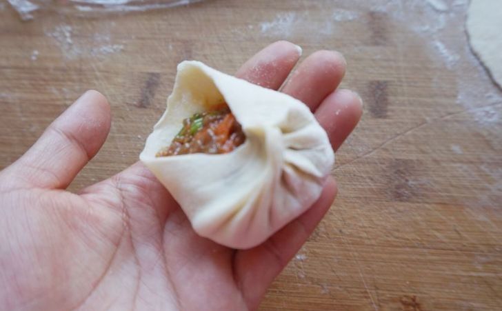 冬天多吃牛肉馅包子,鲜香营养高,教你调馅技巧,好吃不腻特解馋