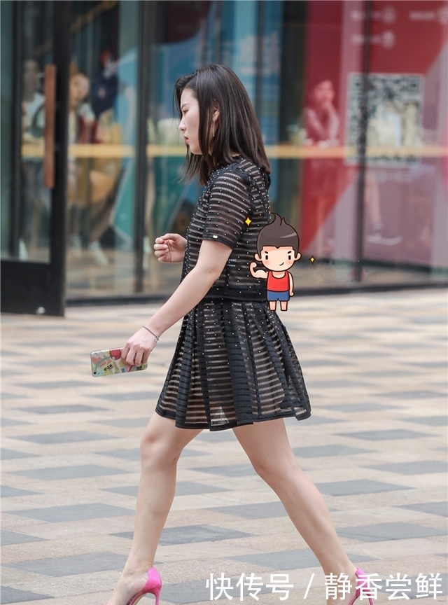 身材|街拍:小姐姐粉色高跟很亮眼,身材太有女人味