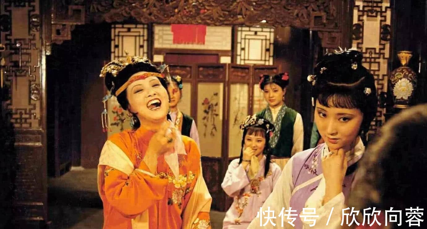 老刘&红楼梦中,刘姥姥讲了个笑话,所有人都笑了,为何这两人却没笑!