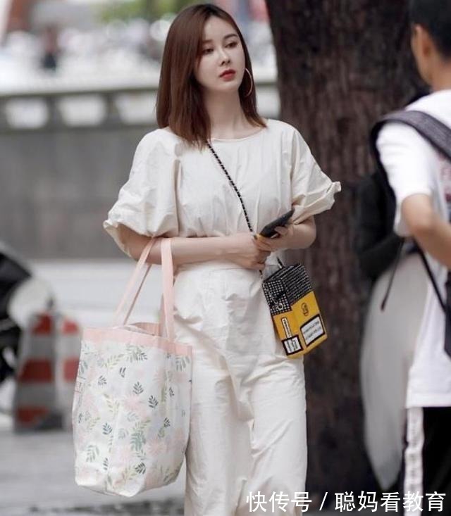 风格 深绿色西装外套搭配黑色打底衫,温婉柔顺,淑丽姣好!