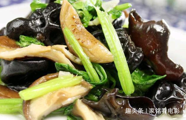宫保鸡丁|苦瓜焖排骨，素宫保鸡丁，芹菜炒木耳，腰果虾仁的做法