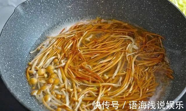 黄色|金针菇的清炒吃法,搭配鸡蛋,鲜上加鲜