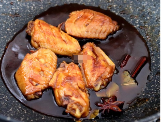 红烧鸡翅这样做，味道一点不输可乐鸡翅，香浓可口，做法还超简单