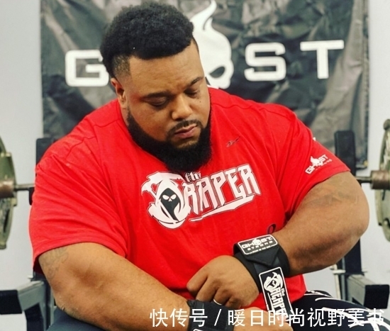 重量|超重量级的力量大神,体重197公斤“无装备”卧推355公斤