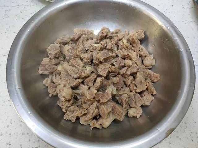 牛肉|炖牛肉时,很多人忽略了几个细节,难怪牛肉口感发硬不软烂