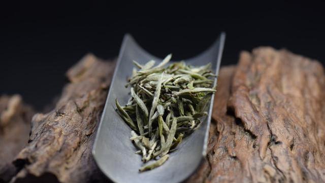 为什么银针很少用来压饼,而用寿眉压饼很普遍看完涨知识