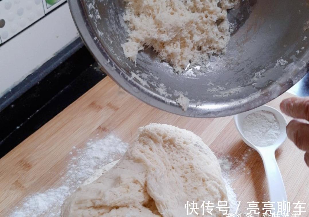 松软|馒头怎么做才好吃?关键在于和面,老师傅教你一招,个个松软好吃