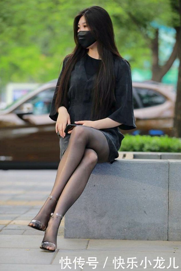 黑丝|诱惑力十足的黑丝，看看这位小姐姐是如何穿的吧！
