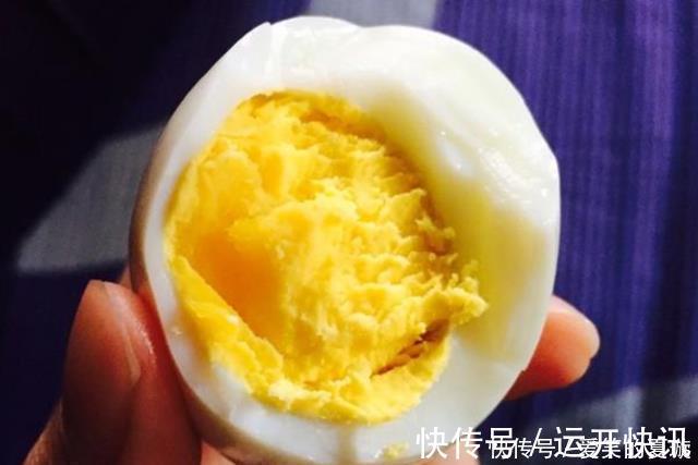 骨质|骨疏松是因水煮蛋吃多了?骨科:想要骨头好,3种食物也尽量少吃