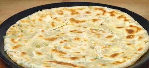 柔软|烙饼时，直接烙是不对的，多加这一步，饼柔软又起层，30秒出锅！