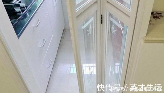 安装|越来越多人都装这种厨房门,比推拉门好10倍,真想回家砸了重装