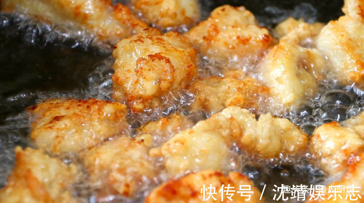 教你鸡胸肉最香的做法，外皮酥脆，肉嫩不柴，怎么吃都吃不腻