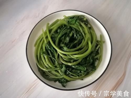 茼蒿素|失眠多梦？赶紧试试这道“助眠菜”，晚上吃一点，安神助睡眠！