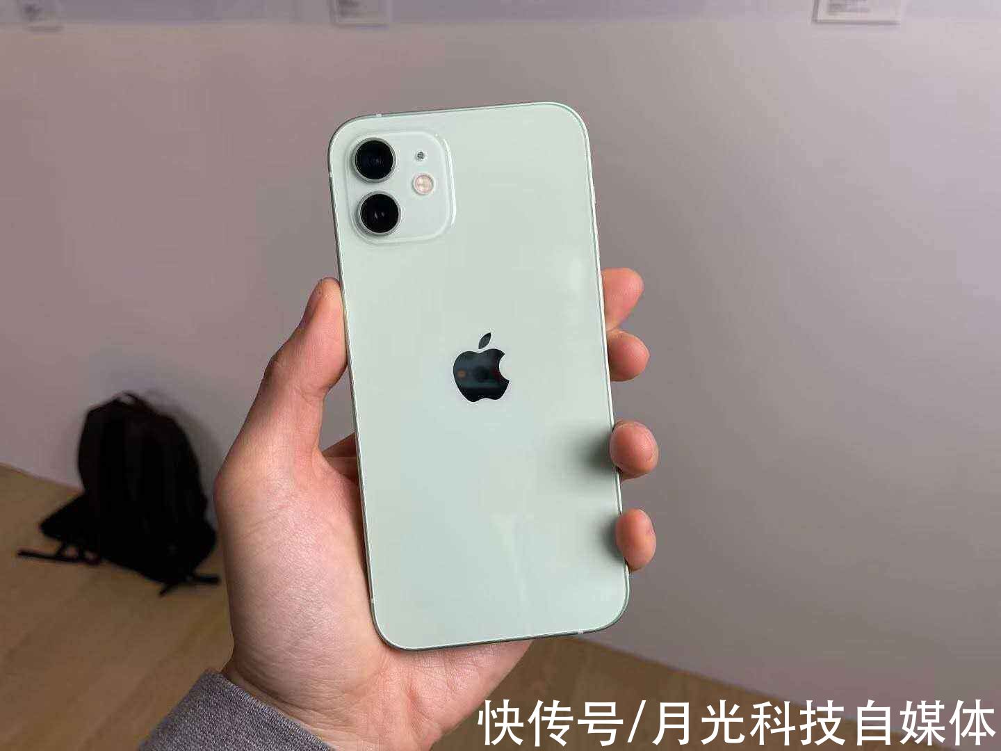 iphone|iPhone SE3都不想了，苹果最低5G旗舰诞生，A14+IP68只要3399元