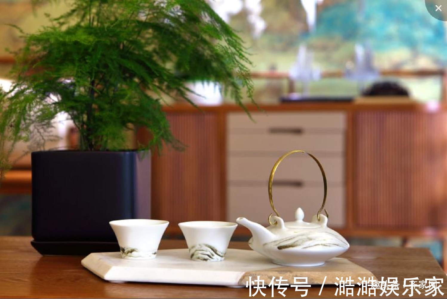 茶室|现代中式复式，花瓣式吊灯，茶室镂空置物隔断，打破中式严肃感！