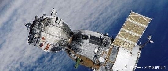 首次乘航天器上天的黑猩猩,玩了一次命,奖励是一个香蕉半个橘子