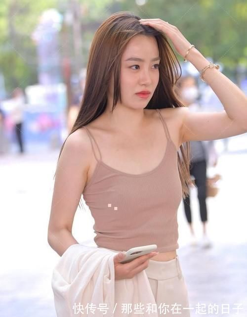 穿搭 展现个性的打底裤穿搭青春感十足,穿出时尚风采,帅气随性