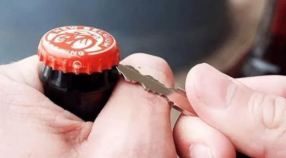喝了25年啤酒,原来这才是“正确打开方式”,小孩也能轻松拧开