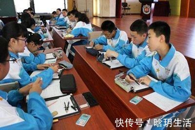 教师|孩子在数学课上有“这3种行为”,说不定就是学霸,你家娃是这样吗