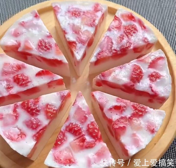 小朋友在家,用草莓,简单几步,轻松做成小吃,香甜爽口,人人爱