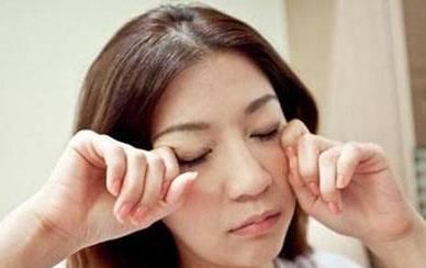 迹象|“肝不干净”,眼睛会“说话”,若眼睛有3种“迹象”,肝病来临