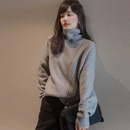肤色 毛衣的时尚穿搭,让你提升穿衣质感和气质,你还差哪款