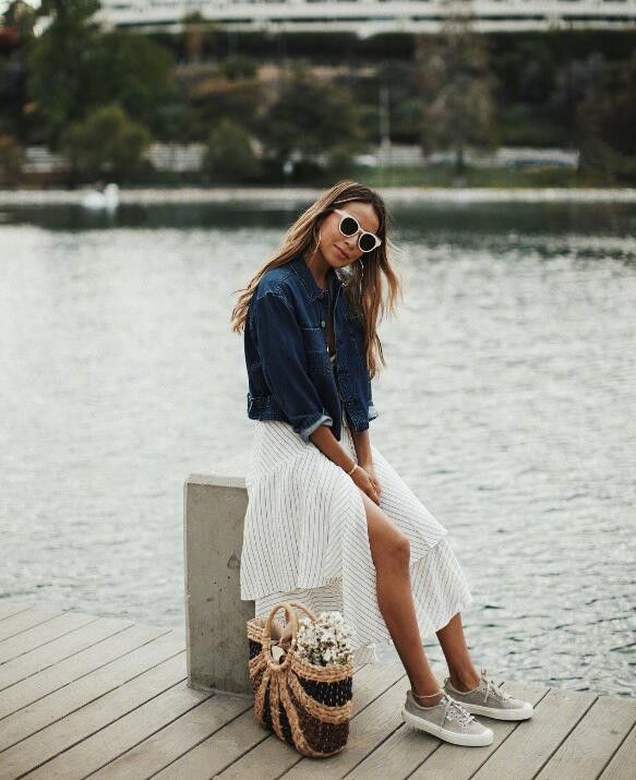 小麦肤色的时尚博主Julie Sarinana 简约时髦的穿搭收编粉丝