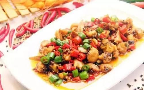  美食优选：香辣猪蹄，鲜椒鸡，烧茄子，腊肉炒胡萝卜芽菜的做法