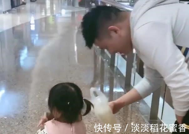 生气|“惹祸奶爸”抢宝宝饮料走红,宝宝本仙女生气了,哄不好的那种