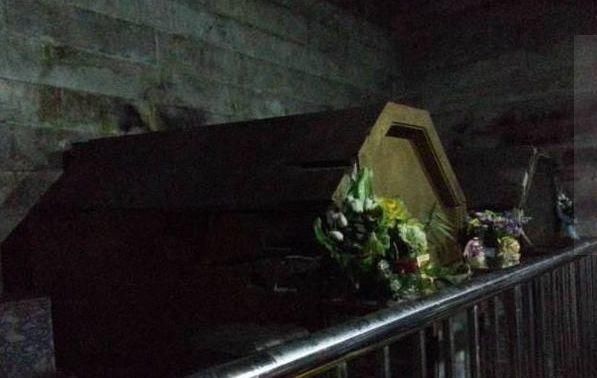 女人|站在中国顶端的女人：死后全国降半旗默哀，最终却被掘坟开棺