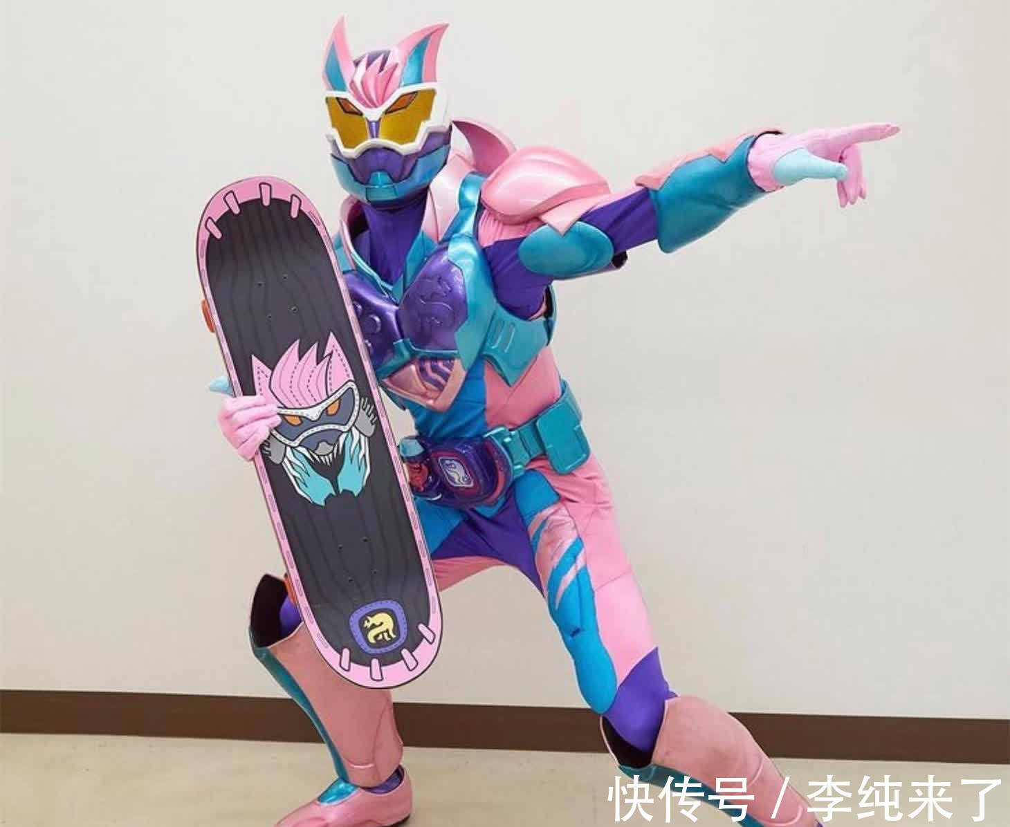 帆布鞋|假面骑士Revice:外援皮演是滑板高手,皮套临时制作,帆布鞋抢眼
