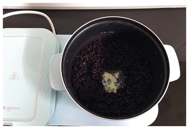 不加泡打粉，放凉了也不会硬的紫米华夫饼，松软香甜，孩子最爱