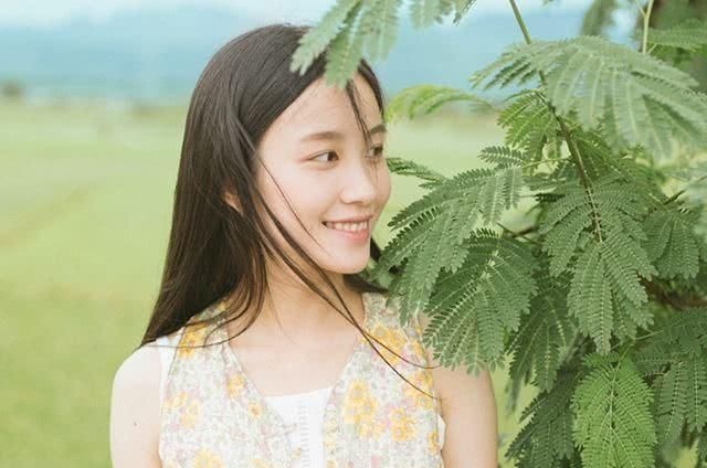 发际线 女孩子3种发型留久了,“发际线”易上移,尤其第2种,可别忽视了