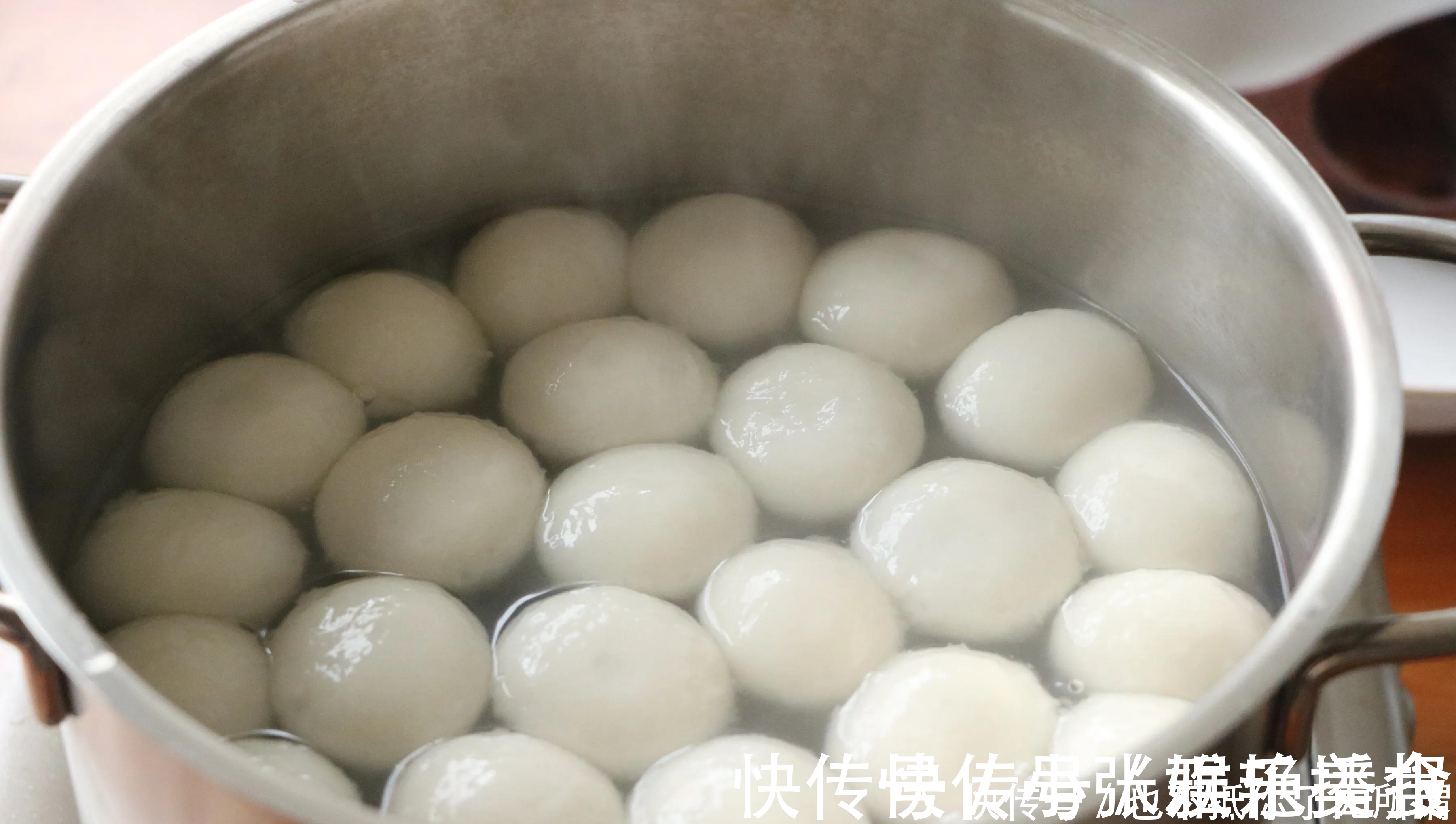 小吃|汤圆别直接煮着吃了，多加一步，好吃不甜腻，堪比街边小吃，香！