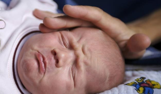 杯子|宝宝超过这个时间戒奶瓶危害大,儿科医生告诉你轻松戒