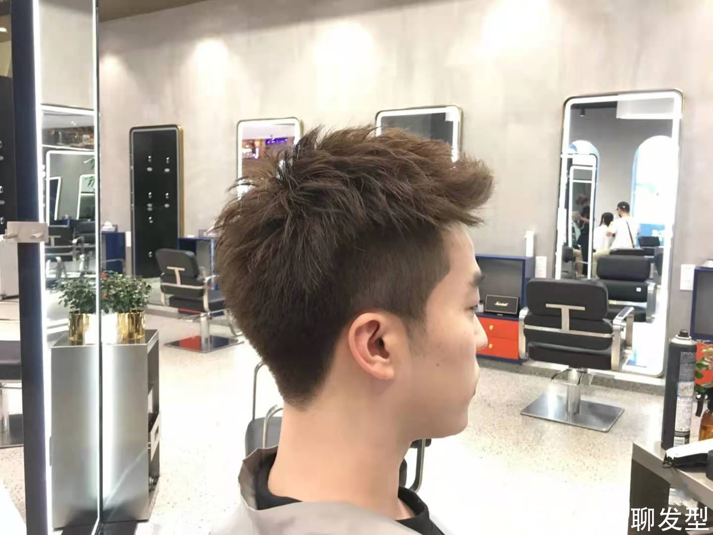 理发师|普通理发店会剪“碎盖头”吗?理发店:重点是烫发而不是剪发