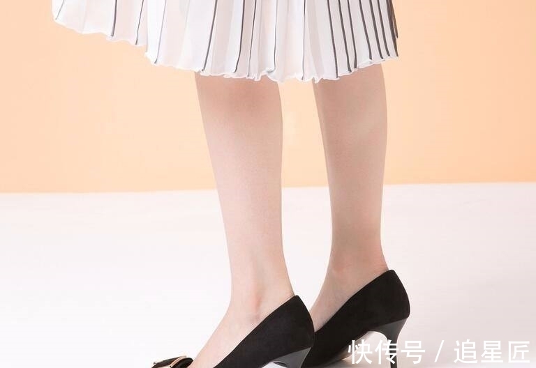 性感|性感高跟鞋怎样穿，才能流露美感气质？