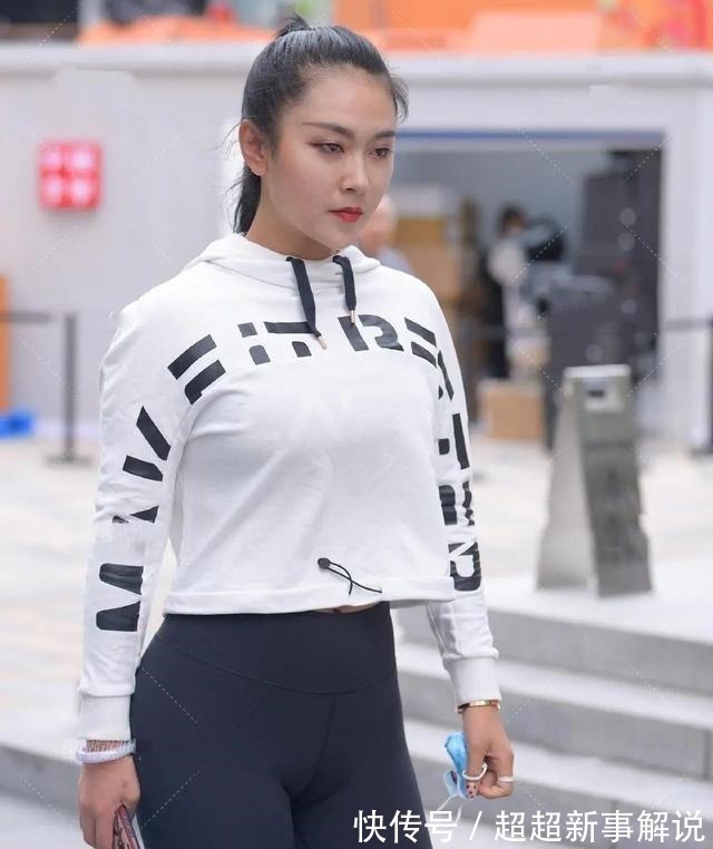 搭配 时尚俏皮的瑜伽裤穿搭凸显优雅态度,时尚简约不失优雅,成熟稳重