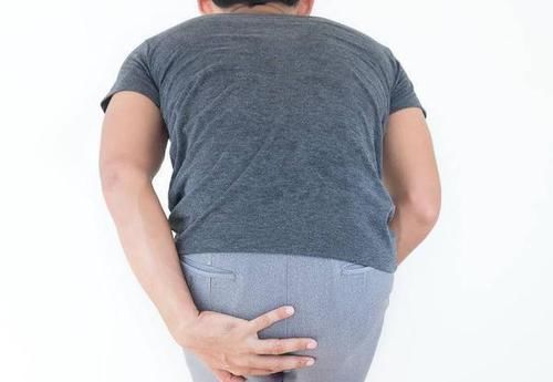 排便|排便不畅,是肠癌吗?医生:符合3个标准,尽早去医院检查一下