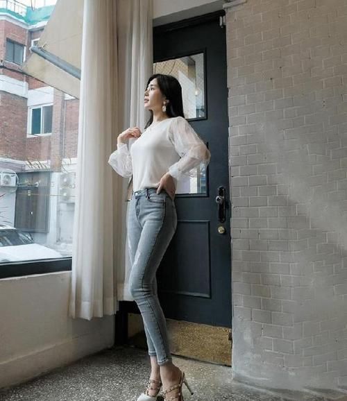 身材|身材别致紧身牛仔裤美女,拥有完美身材曲线,光看腿就沉默了