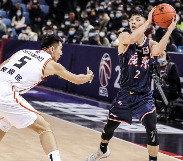 三后卫|广东宏远全面降速,易建联回归是主因,杜锋无奈中也有未雨绸缪