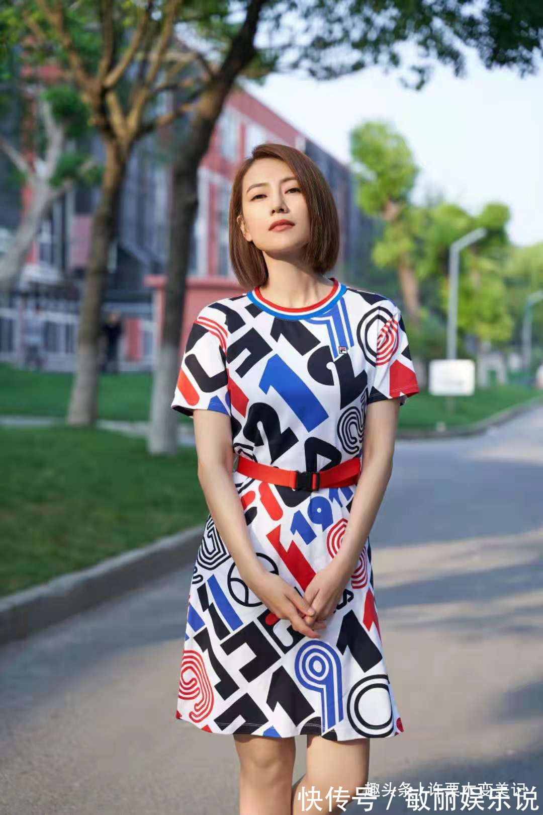 刘海 女人过了45岁尽量别留长发、烫卷发!推荐这5款发型,太减龄